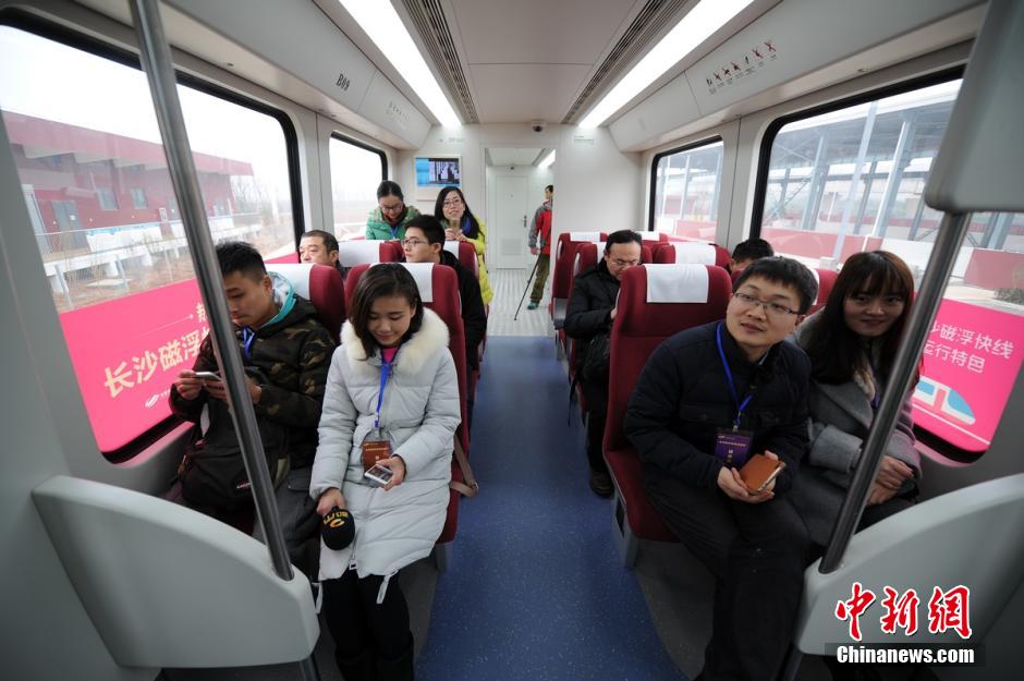 中国首条自主磁悬浮中低速铁路试运行 最高时速100公里