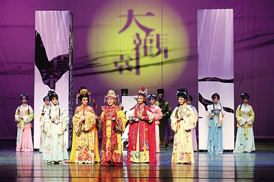 曲剧《刘姥姥进大观园》上演系名家隆学义遗作