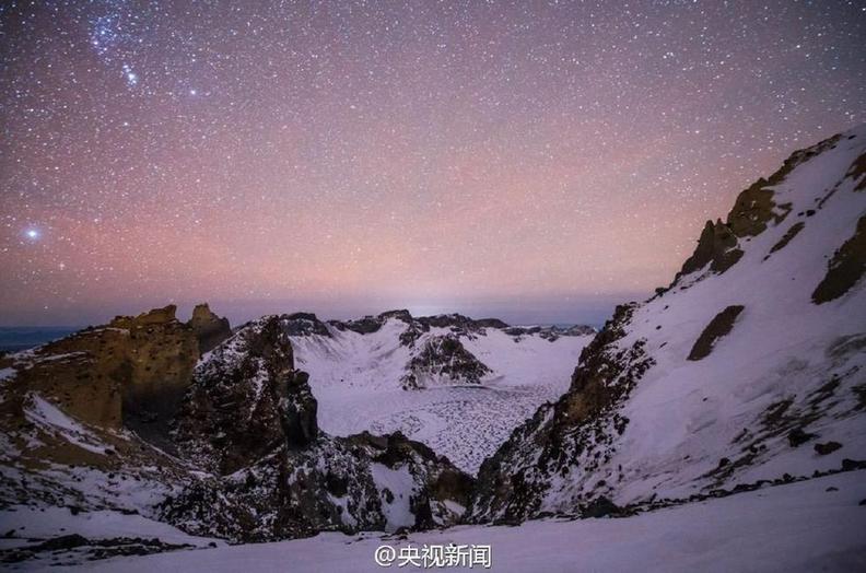 双子座流星雨来临每小时或超120颗 长白山夜空璀璨