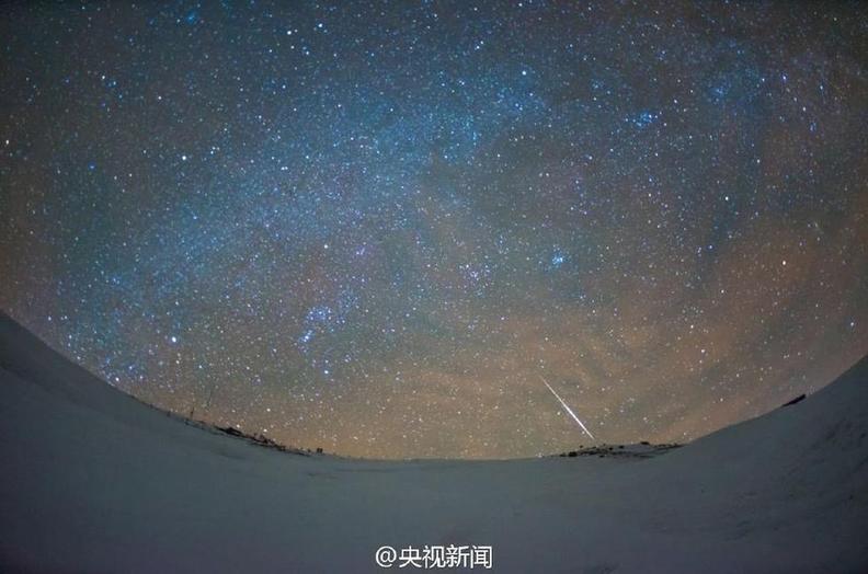 双子座流星雨来临每小时或超120颗 长白山夜空璀璨