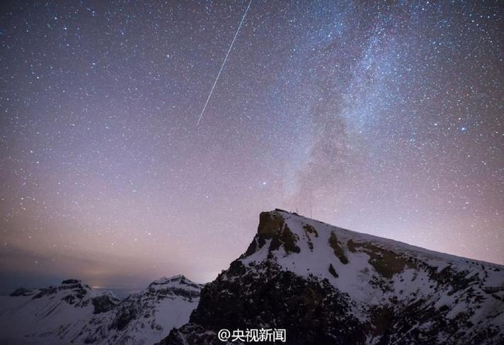 双子座流星雨来临每小时或超120颗 长白山夜空璀璨