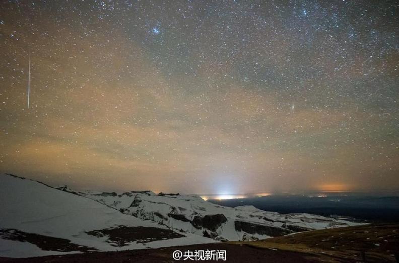 双子座流星雨来临每小时或超120颗 长白山夜空璀璨