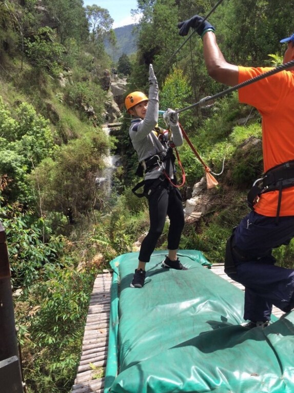 田亮一家四口森林探险 儿子胆大胜森碟(图)(5)-千龙网·中国首都网