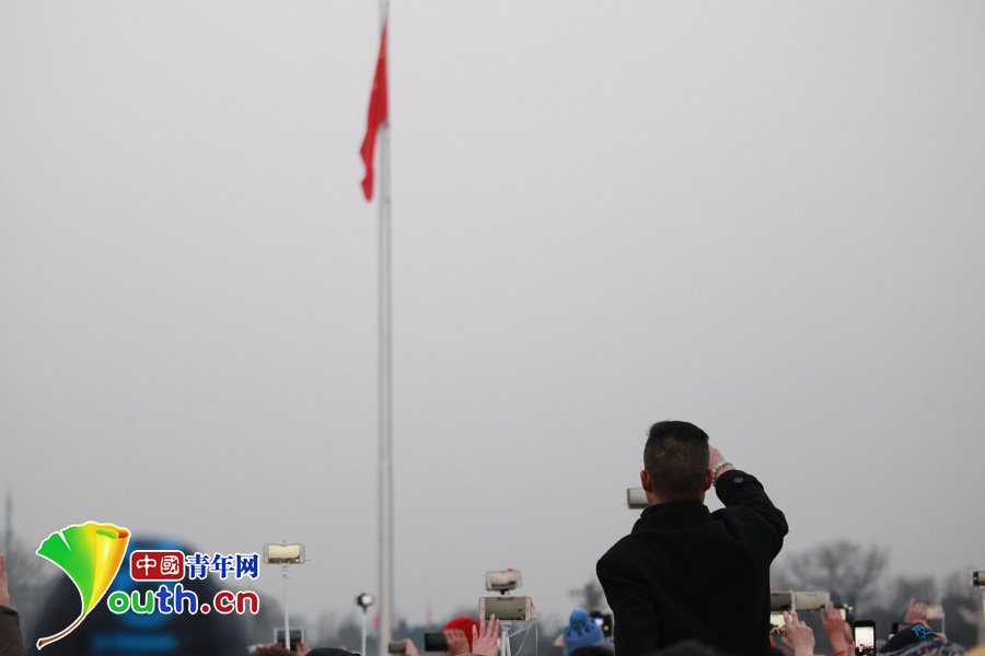2016元旦天安门广场万名群众观礼新年首次升旗