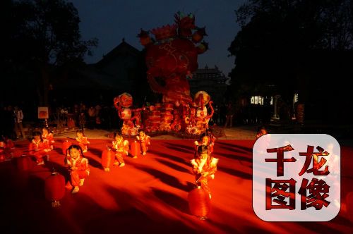 2016年1月1日晚，“华灯盛会”花灯会启动仪式在山东省枣庄市台儿庄古城举行。  
