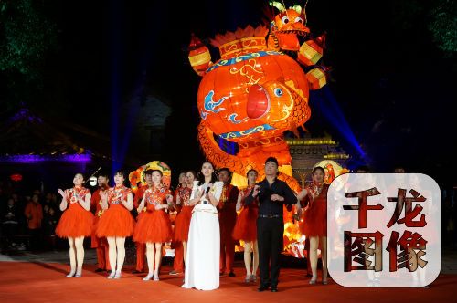2016年1月1日晚，“华灯盛会”花灯会启动仪式在山东省枣庄市台儿庄古城举行。  