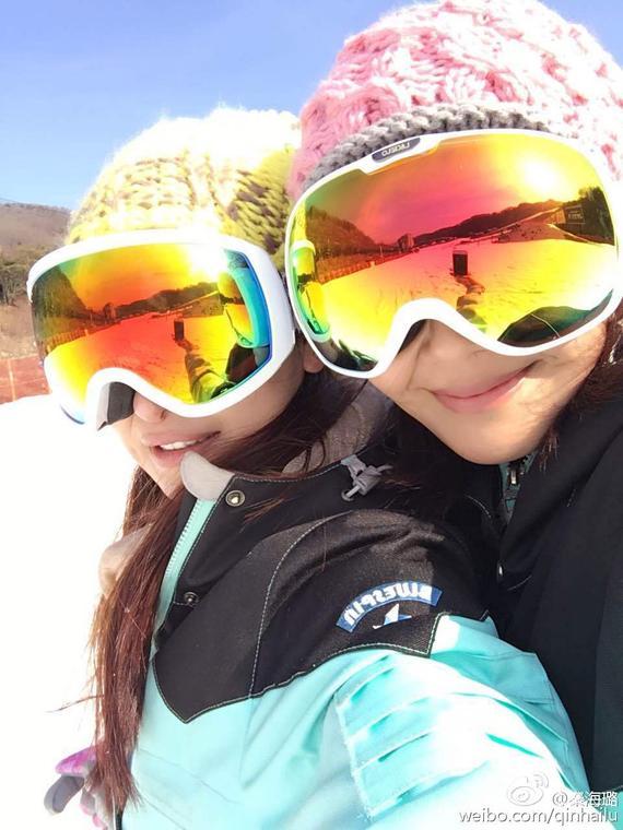 秦海璐、刘涛滑雪自拍照