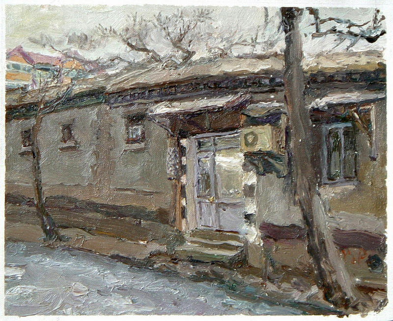 【小牌坊胡同4号】原计划去小牌坊胡同见我母亲的朋友，回头见一小理发店在朦胧细雨中安静地呆着，没有一个人出入，没有一个人走动，即使有人，他们也不会走进画里，打扰这份安宁。