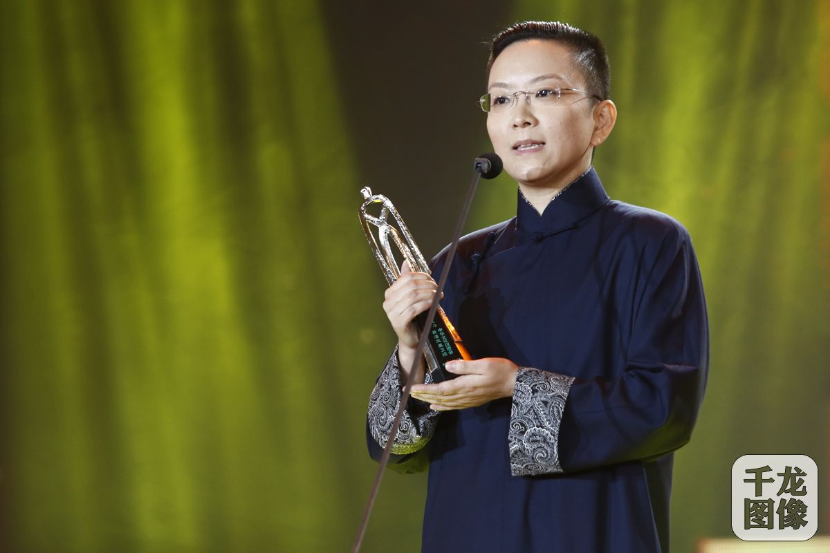 陈佩斯等十位文化名人获颁2015中华文化人物