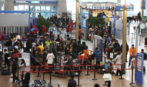 韩仁川机场5200件行李未搭上飞机 航空公司拟