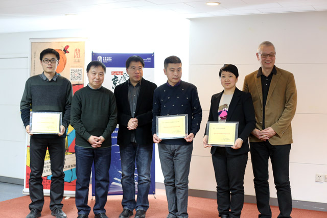 组委会为首批“张乐平绘本奖教学创作基地”授牌