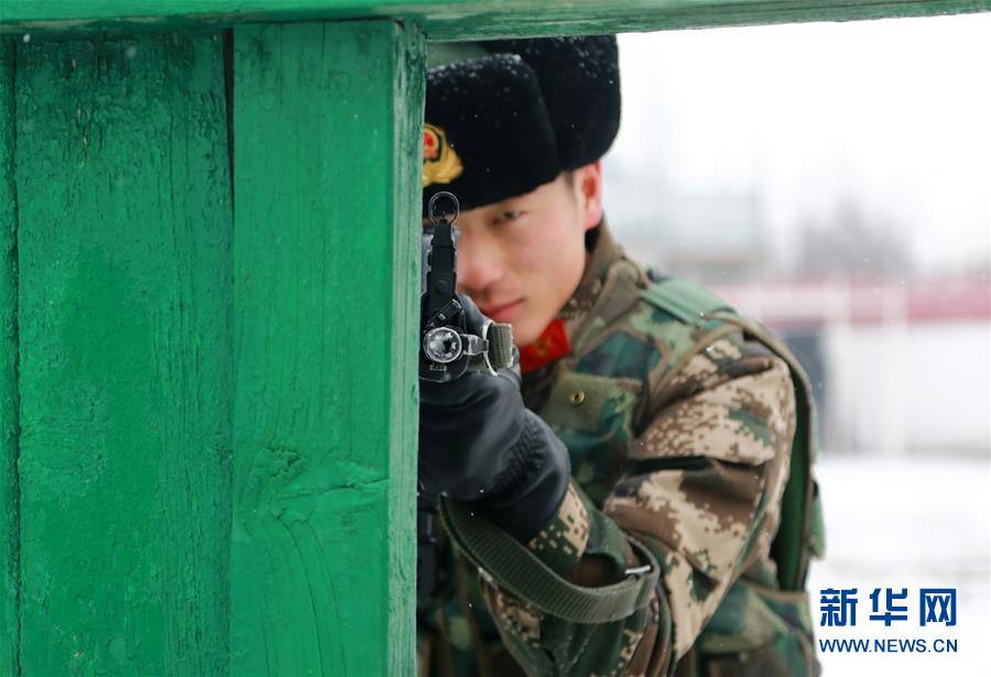 （晚报）（2）新疆伊犁边防：雪地练精兵 保障“十三冬”