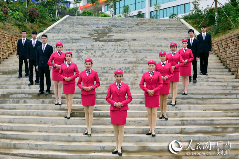 广西百色首批空少空姐亮相 邓民胜摄