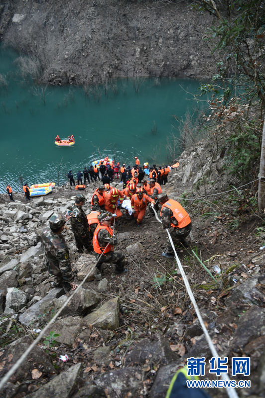 #（突发事件）（3）浙江一地质大队车辆坠入水库 5人死亡