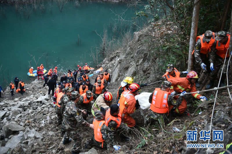#（突发事件）（4）浙江一地质大队车辆坠入水库 5人死亡