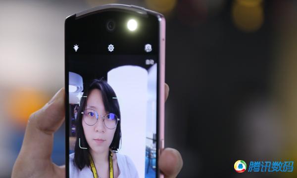 美图手机V4评测：自拍逆天 典型的偏科生