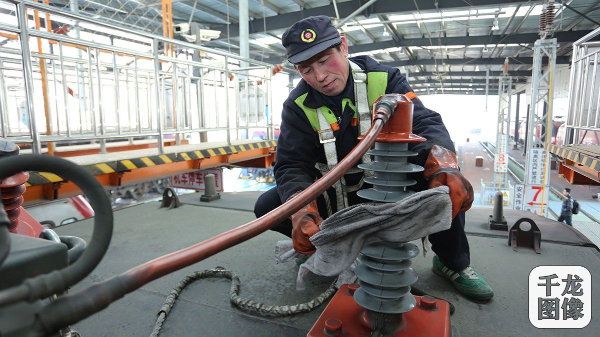 [基层图像]机车4S店里的搓澡工-千龙网·中