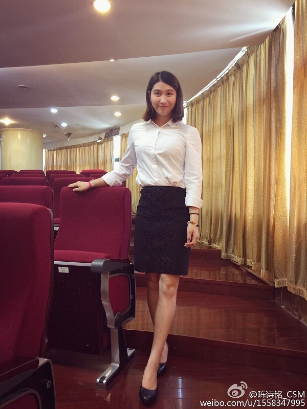 陈诗铭是我国女子泳坛的新生力量，主攻短距离仰泳。她常常在微博晒出自己的生活照，清纯甜美的形象也受到了众多泳迷的喜爱。是继刘湘之后的又一仰泳“女神”。