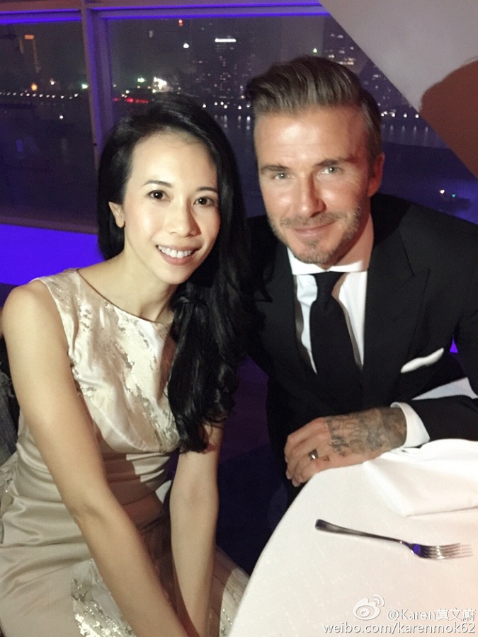 北京时间1月14日，贝克汉姆在上海出席活动，身穿西装的贝克汉姆显得笔挺帅气，在现场和男星张震玩起了自拍。他还跟莫文蔚、超模何穗以及陈碧珂合影，随后把照片传到了微博上。
