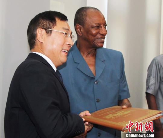 携手抗击埃博拉中国援非医疗队获几内亚总统表彰