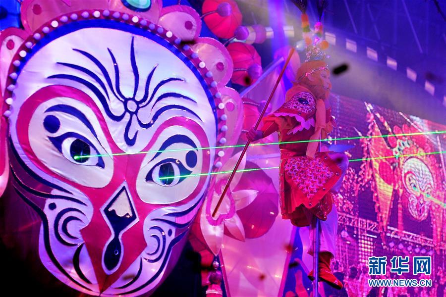 （国际）（2）新加坡举行庆祝农历新年亮灯仪式