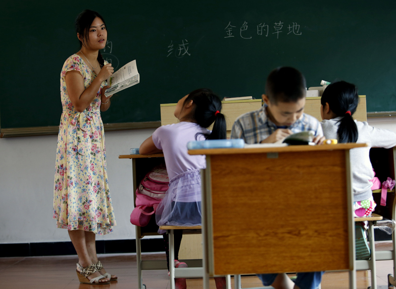 邵老师在上语文课。 图片由cfp授权使用，严禁转载