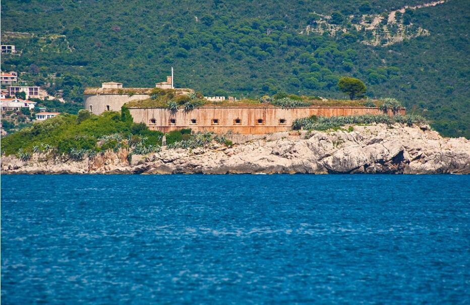 地狱变天堂 二战集中营改建豪华度假区