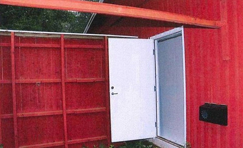 医生建地堡囚禁性奴 用橡胶面具掩人耳目