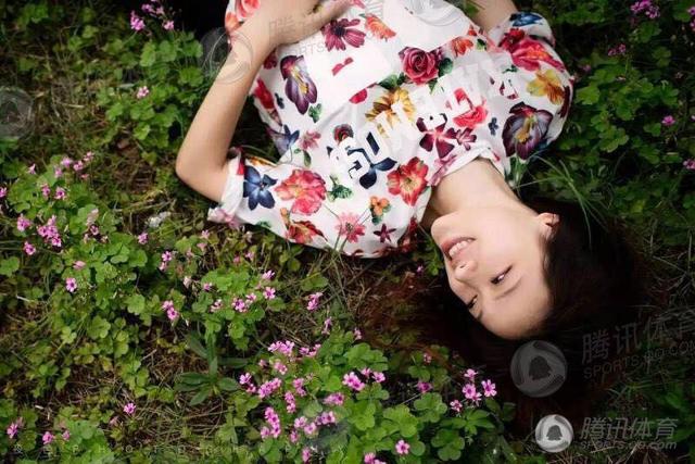刘翔女友吴莎艺术写真照曝光 花丛中属她最美