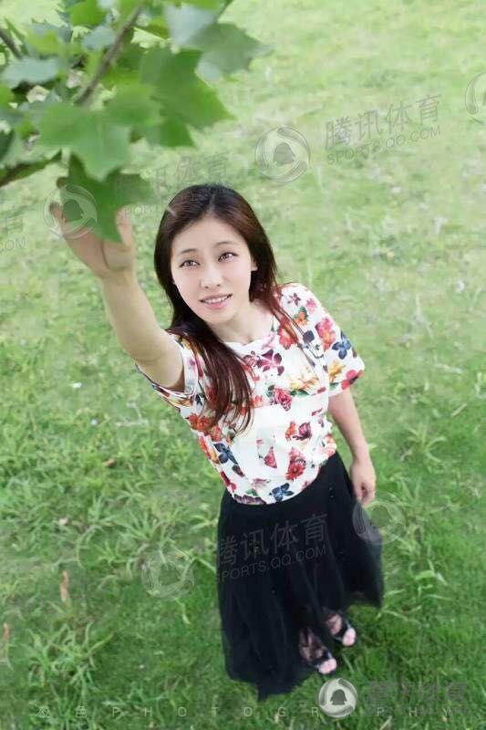 刘翔女友吴莎艺术写真照曝光 花丛中属她最美