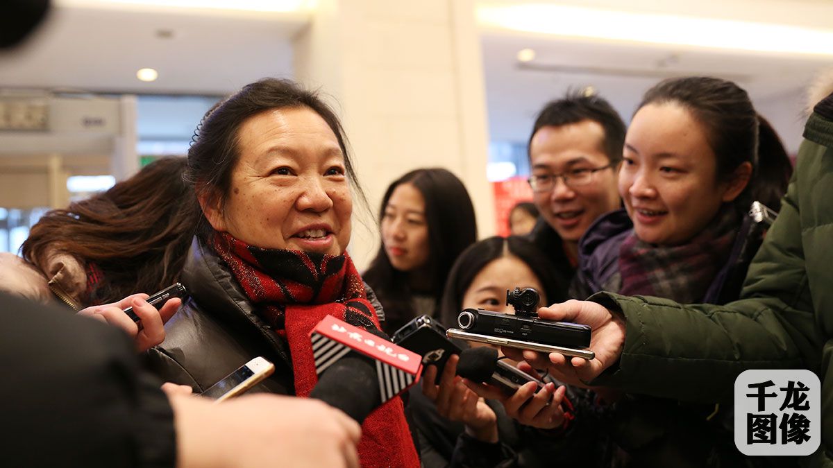 北京市十四届人大四次会议将于1月22日开幕。上午9时许，人大代表们陆续抵达驻地。平谷代表团代表李玎在抵达北京会议中心后接受千龙网记者采访。她表示将在关于个人信誉系统建设提出建议。千龙网记者 王结石摄