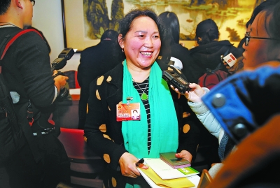 现场得到李士祥副市长的详尽解答，张文芹代表对提案更有信心。