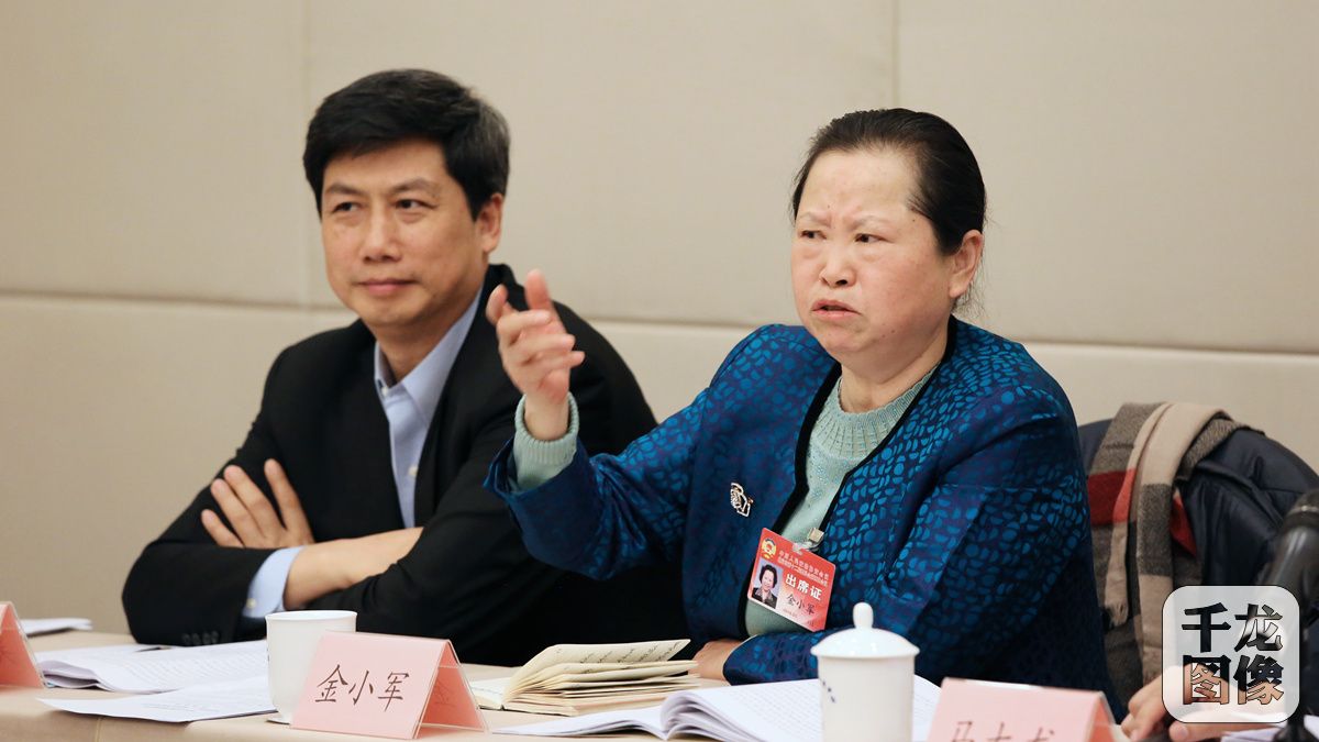 1月22日，政协委员金小军在小组会上表示，面对城市发展中的问题，无论是政府工作人员或者普通市民，都应该端正工作态度，提升社会责任感。千龙网记者 王璟玥摄