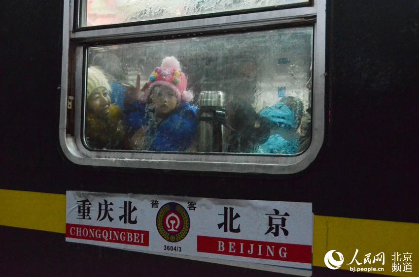 车上的旅客。人民网尹星云 摄