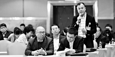 政协委员在专题座谈会上发言。阎彤 摄