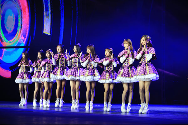 SING女团二次元春晚与金馆长汪东城同台 粉丝