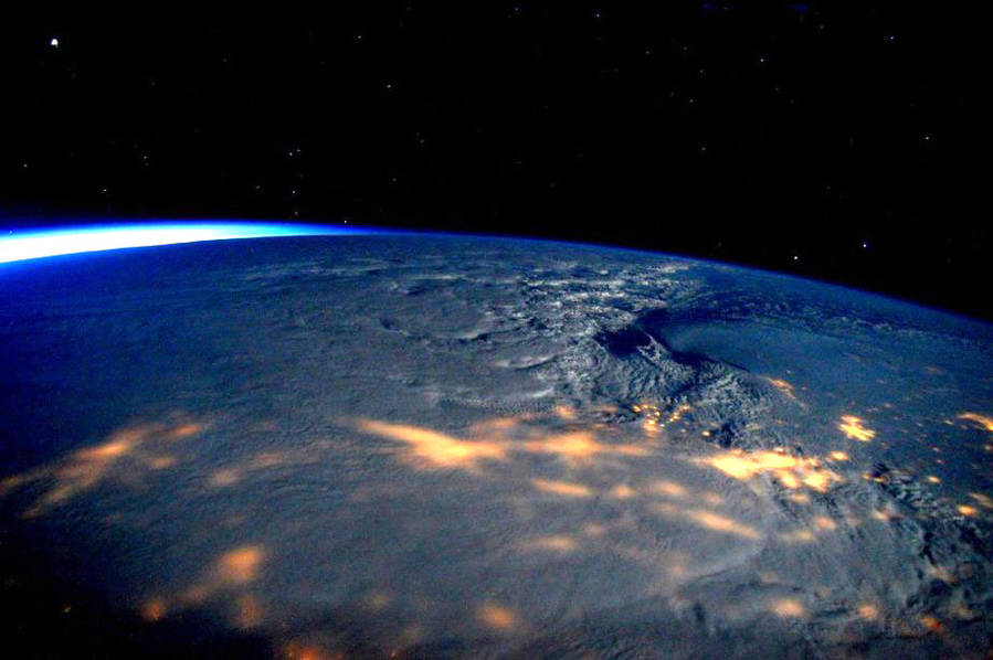 从宇宙空间感受美国暴风雪