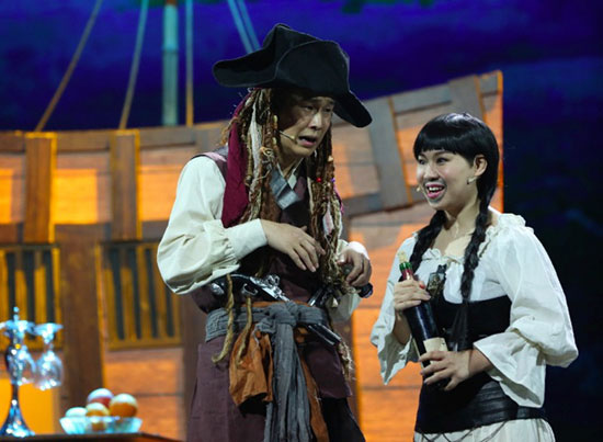 《喜剧人》 小沈阳扮海盗夺冠  撒娇求吻媳妇-千