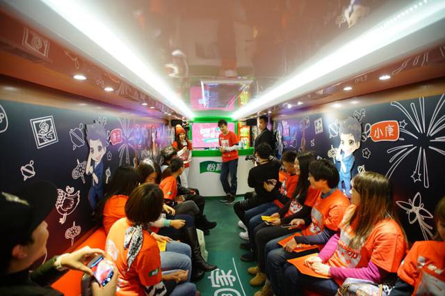 春运首日广州降小雪 韩庚开时光机送游子回家