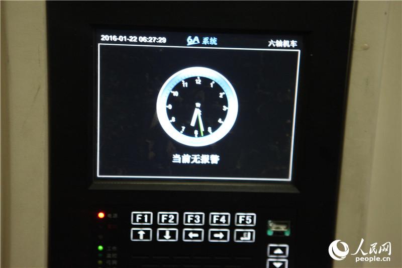 6：27分，他们驾驶的0146号和谐D3D型电力机车，驶向6公里外的呼和浩特站.