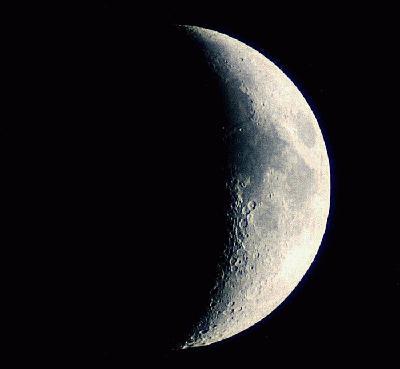 月球出现神秘反射光：或为外星人基地