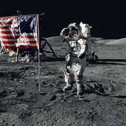 月球出现神秘反射光：或为外星人基地