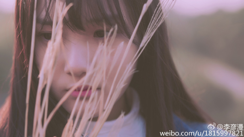 中戏校花晒唯美写真 清纯笑容惹人爱