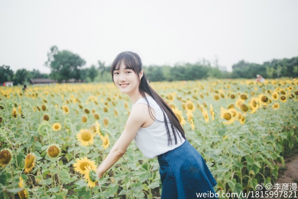 中戏校花晒唯美写真 清纯笑容惹人爱