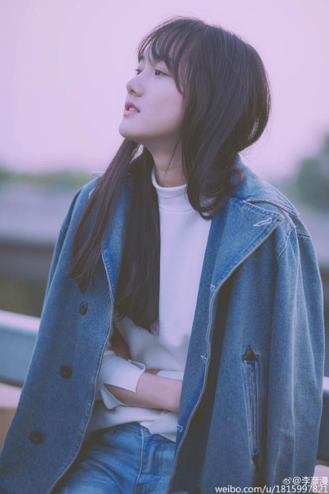 中戏校花晒唯美写真 清纯笑容惹人爱