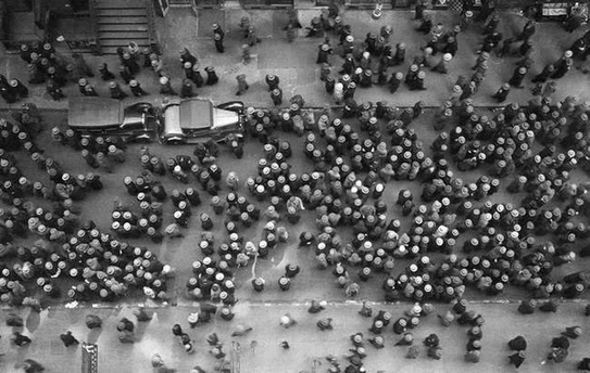 14. 1939年纽约客们通通戴了顶帽子上街。