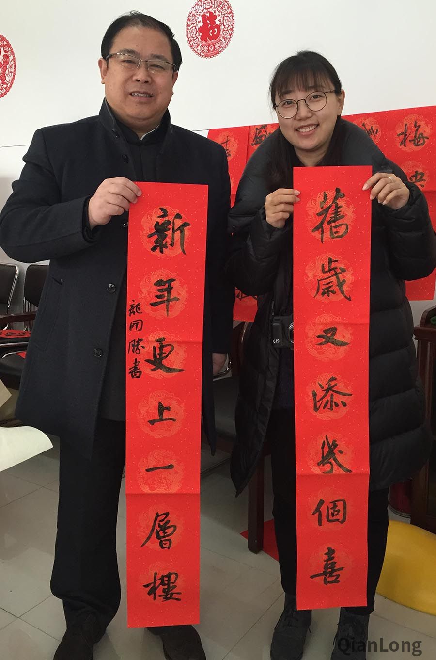中国书协理事北京书协副主席龙开胜为千龙网友送上新春祝福