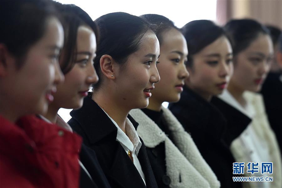 （社会）（1）“95后”大学生争当空乘