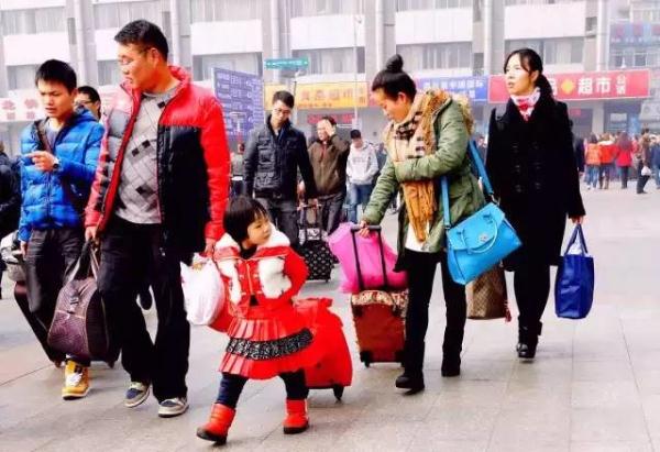 穷人和富人回家过年的区别…竟无言以对