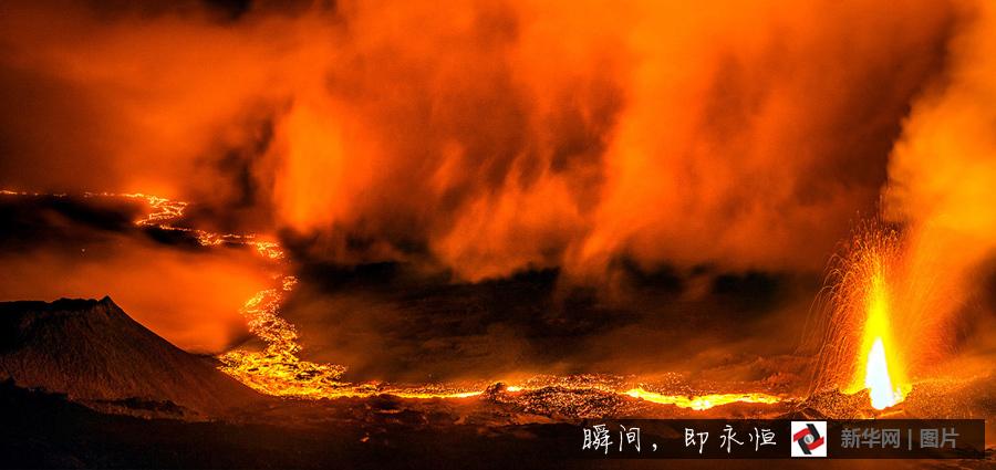 摄影师“地狱门口”拍摄火山喷发 场面壮观